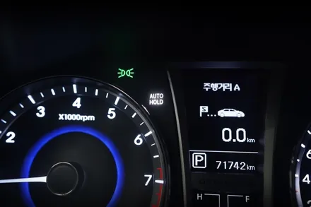 그랜저hg 오토홀드  사용을 위해서 전자파킹 (EPB) 시공합니다.