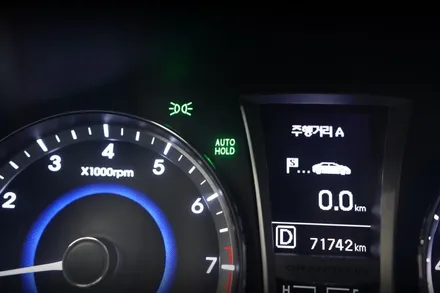 그랜저hg 오토홀드  사용을 위해서 전자파킹 (EPB) 시공합니다.