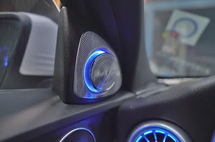 벤츠 C200 (W205) 송풍구 엠비언트 64색 업그레이드, 부메스터 스피커 시공
