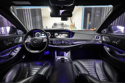 벤츠 S550 (W222) - 마이바흐 개조된 차량 송풍구 엠비언트, 부메스터 스피커 시공