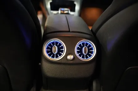 벤츠 C200 (W205) 송풍구 엠비언트 64색 업그레이드, 부메스터 스피커 시공