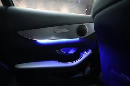 벤츠 GLC350e 카플레이 , 송풍구 엠비언트 (64색 업그레이드), 부메스터 스피커 시공