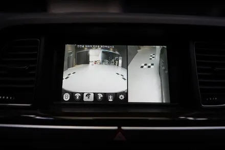 G80 로얄블루 디젤차량에 전동트렁크 + 어라운드뷰 순정부품 , 순정옵션 시공..