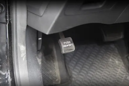 그랜저hg 오토홀드  사용을 위해서 전자파킹 (EPB) 시공합니다.