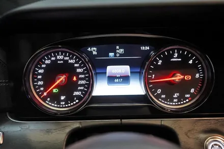 벤츠 E220D 카브리올레 - 와이드콕핏 디지털 계기판 교체