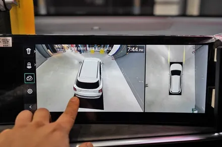 신형 쏘렌토MQ4 하이브리드 순정 어라운드뷰, 원격 자동주차, 후측방모니터 순정옵션 시공..!!