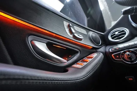 벤츠 C200 (W205) 송풍구 엠비언트 64색 업그레이드, 부메스터 스피커 시공