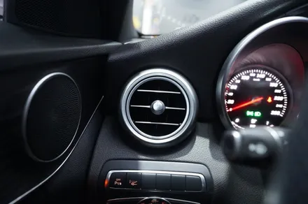 벤츠 C200 (W205) 송풍구 엠비언트 64색 업그레이드, 부메스터 스피커 시공