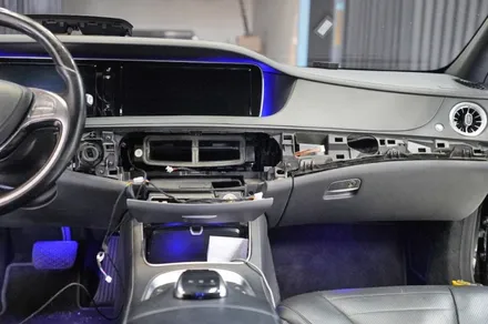 벤츠 S550 (W222) - 마이바흐 개조된 차량 송풍구 엠비언트, 부메스터 스피커 시공