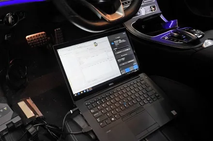 벤츠 E220D 카브리올레 - 와이드콕핏 디지털 계기판 교체