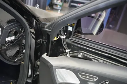 벤츠 S550 (W222) - 마이바흐 개조된 차량 송풍구 엠비언트, 부메스터 스피커 시공