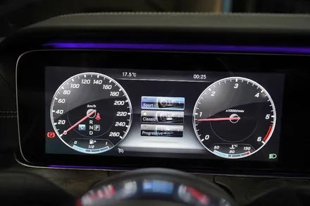 벤츠 E220D 카브리올레 - 와이드콕핏 디지털 계기판 교체