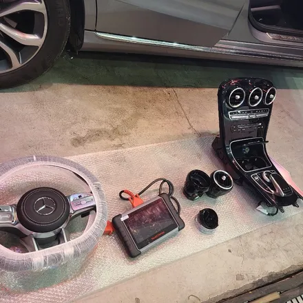 벤츠 w205 C클래스 실내 인테리어 개조 !! 신형핸들 64색엠비언트 순정형 , amg 정품핸들 레트로핏 시공