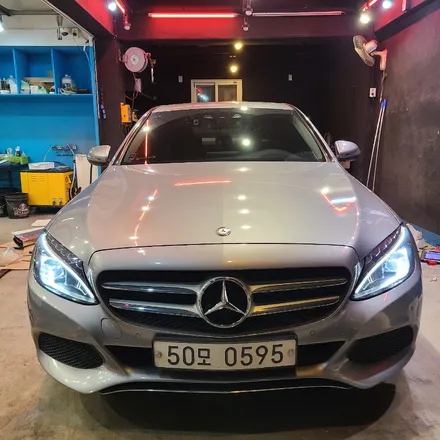 벤츠 w205 C클래스 실내 인테리어 개조 !! 신형핸들 64색엠비언트 순정형 , amg 정품핸들 레트로핏 시공