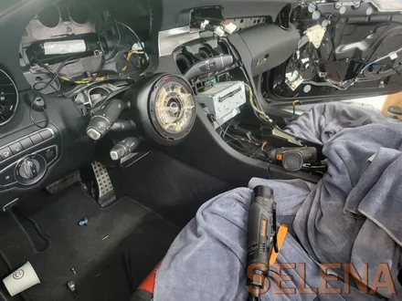 벤츠 w205 c63amg 카브리올레 송풍구 + 스피커 + 64색 엠비언트 인스톨