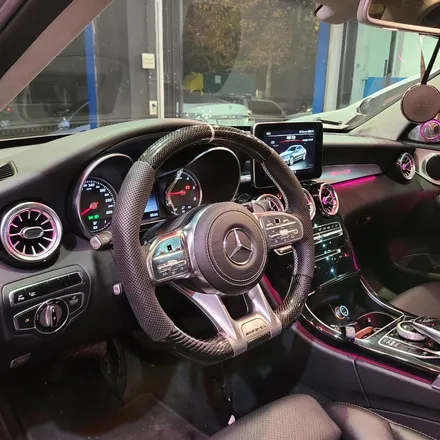 벤츠 w205 C클래스 실내 인테리어 개조 !! 신형핸들 64색엠비언트 순정형 , amg 정품핸들 레트로핏 시공