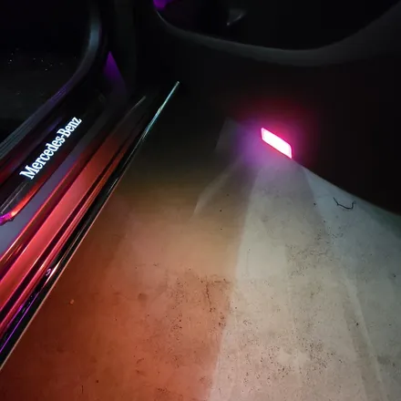 벤츠 w205 C클래스 실내 인테리어 개조 !! 신형핸들 64색엠비언트 순정형 , amg 정품핸들 레트로핏 시공