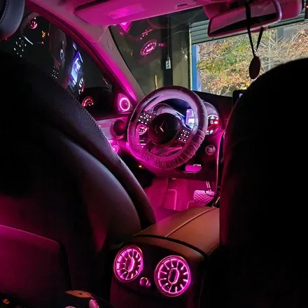 벤츠 w205 C클래스 실내 인테리어 개조 !! 신형핸들 64색엠비언트 순정형 , amg 정품핸들 레트로핏 시공
