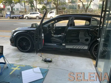 벤츠 a클래스 필수튜닝!!! W176 a45amg 실내 송풍구 엠비언트 12색 풋등 도어4개  전체세트 - 서울 목동 셀레나모터스