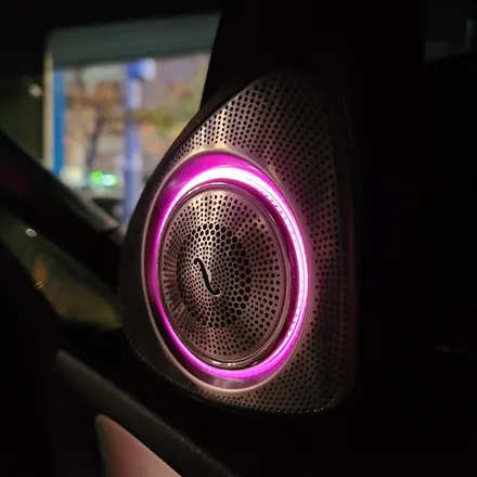 벤츠 w205 C클래스 실내 인테리어 개조 !! 신형핸들 64색엠비언트 순정형 , amg 정품핸들 레트로핏 시공