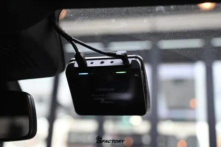 BMWX4차량에 아이나비QXD1,에너팩프로12A 보조배터리 설치 / 동탄,수원,오산