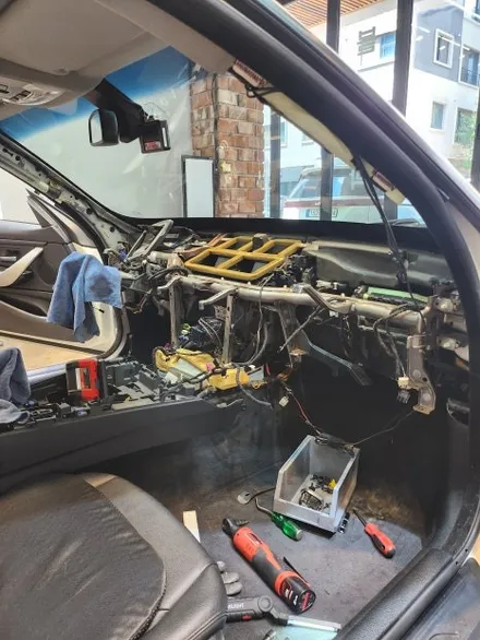 BMW F36 크레파스 냄새제거 수입 외제차 방음재 흡음재 냄새제거 / 경기 의정부