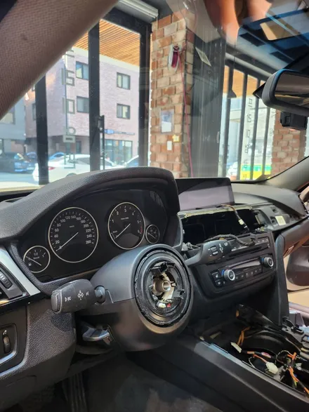 BMW F36 크레파스 냄새제거 수입 외제차 방음재 흡음재 냄새제거 / 경기 의정부