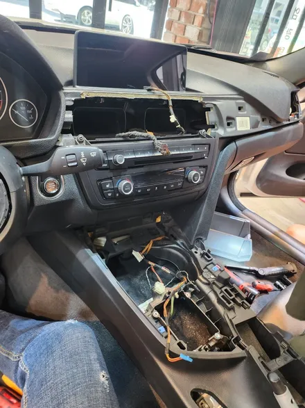 BMW F36 크레파스 냄새제거 수입 외제차 방음재 흡음재 냄새제거 / 경기 의정부