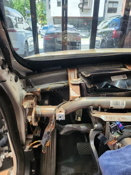 BMW F36 크레파스 냄새제거 수입 외제차 방음재 흡음재 냄새제거 / 경기 의정부
