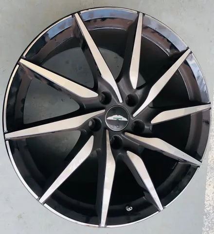 하남 휠복원 쇼카모터스 / 애스턴마틴 DB11 굴절 휠 복원 / 하남 굴절 휠 수리 Aston Martin DB11 타이어 교체 브릿지스톤 포텐자 / 하남시 덕풍동