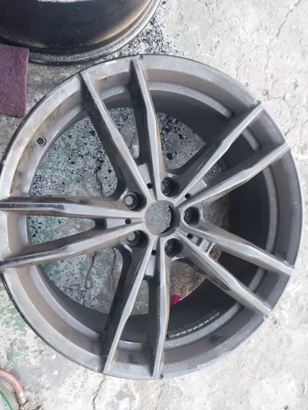 #휠#자동차휠 bmw320i 휠 불량 도색으로 박리 작업후 블랙유광 재도장으로 에스휠을 방문해주셨습니다. / 대구 북구 태전동