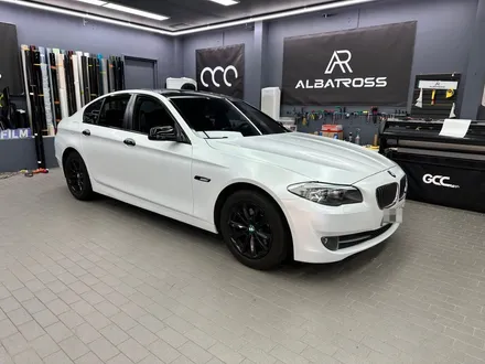 사틴 화이트 bmw 5시리즈 랩핑 / 수원시 영통구 매탄동