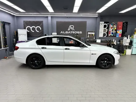 사틴 화이트 bmw 5시리즈 랩핑 / 수원시 영통구 매탄동