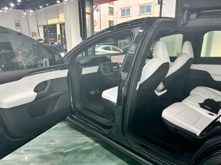 테슬라 Model x 유광 제트블랙 랩핑! 도어 안쪽까지 색상변경!! / 수원시 영통구 매탄동