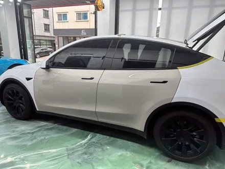 [인천랩핑] tesla 모델y 랩핑으로 베이지와 그레이 색감까지 한 번에!! / 수원시 영통구 매탄동