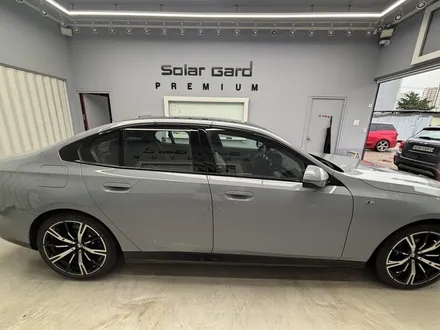 영종도 BMW 530i (G60) 레이니블루와 함께하는 신차 썬팅 패키지 / 인천 중산동