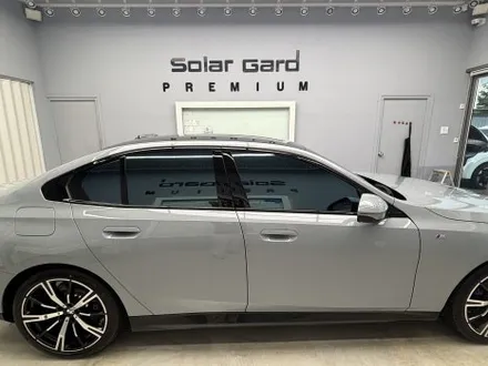 영종도 BMW 530i (G60) 레이니블루와 함께하는 신차 썬팅 패키지 / 인천 중산동