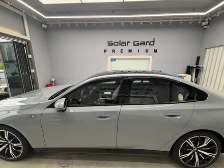 영종도 BMW 530i (G60) 레이니블루와 함께하는 신차 썬팅 패키지 / 인천 중산동