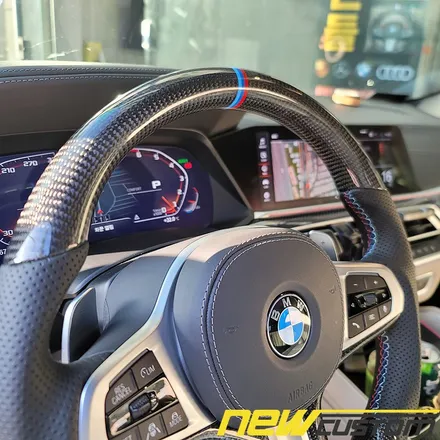 [올인게러지] bmw g06 x6 m50i 순정핸들,신형 카본 m핸들 교체 작업 정품카본핸들교체작업.커스텀핸들 BMW G바디 / 서울 용산 중구