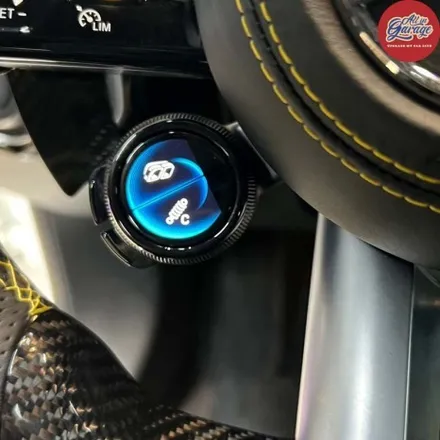 벤츠AMG C118 CLA45S  최신형벤츠 잠자리AMG카본D컷LED퍼포먼스핸들 및 OLED어질리티 교체작업 / 서울 용산 중구