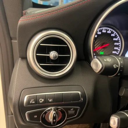 벤츠 W205 C63쿠페 AMG카본핸들 D컷 + 송풍구엠비언트 1열 시공으로 드라마틱한 변화 / 서울 용산 중구