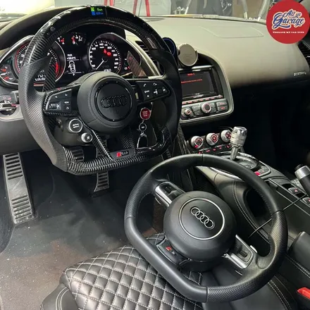 아우디 R8 V10 신형 아우디R8카본D컷핸들 LED퍼포먼스조합 교체로 인한 핸들 업그레이드 / 서울 용산 중구