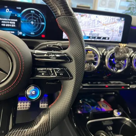 벤츠 W177 A35AMG 22 벤츠 잠자리AMG핸들 OLED어질리티셀렉트를 적용 / 벤츠 / A-클래스 W177 / 서울 용산 중구