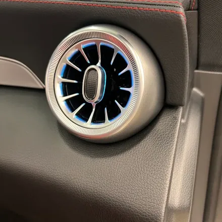 벤츠 W205 C63쿠페 AMG카본핸들 D컷 + 송풍구엠비언트 1열 시공으로 드라마틱한 변화 / 서울 용산 중구