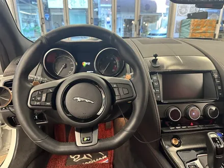 [올인게러지] 재규어 F-TYPE 5.0 15년식 레드색상의 카본D컷 뼈대 교체로 밋밋한 순정 핸들은 안녕 / 서울 용산 도원동
