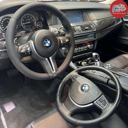 BMW F10 5시리즈 528i / 정품 M핸들풀옵션(열선진동) 교체작업 / 서울 용산 중구