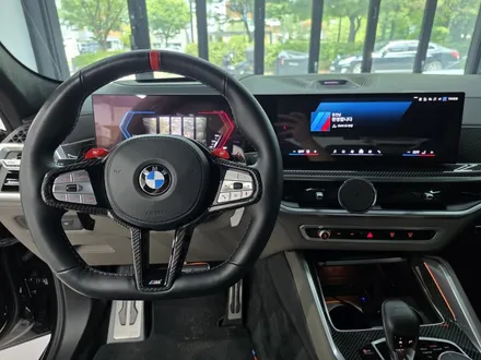 BMW G06 페리 X6M 정품 M카본핸들 D컷 교체시공 순정옵션 연동활성화 / 서울 용산 도원동