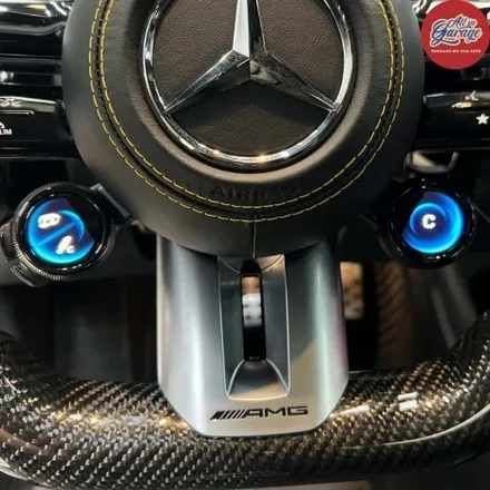 벤츠AMG C118 CLA45S  최신형벤츠 잠자리AMG카본D컷LED퍼포먼스핸들 및 OLED어질리티 교체작업 / 서울 용산 중구