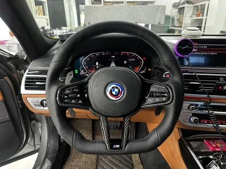 [올인게러지] BMW 7시리즈 G11 730LD MSP 2020 전체 타공가죽 D컷 M핸들 마그네틱패들쉬프트 + 50주년 엠블럼 튜닝 / 서울 용산 도원동