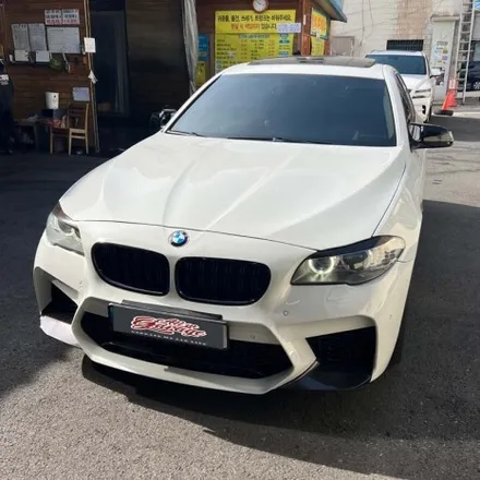 BMW F10 5시리즈 / M커스텀카본D컷핸들 교체작업 및 디자인 변경 / 서울 용산 중구